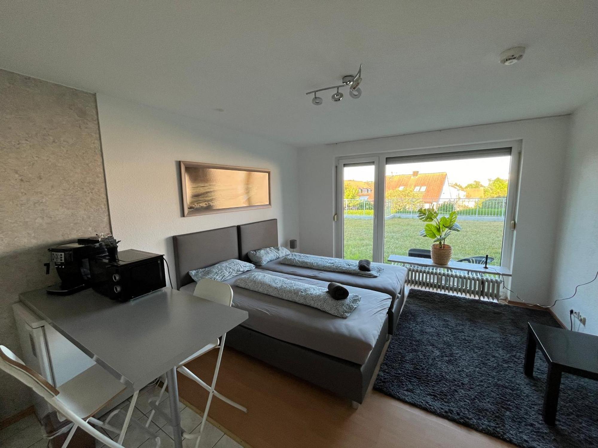 Ruhige Sonnige Wohnung Mit Rooftopterrasse Nahe Universitaet Gerbrunn Exterior photo